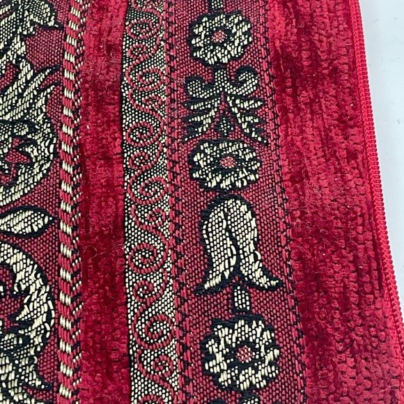 “VINTAGE” Tapestry and Crushed Velvet Red and Gold Patterned Pouch. - Picture 6 of 9